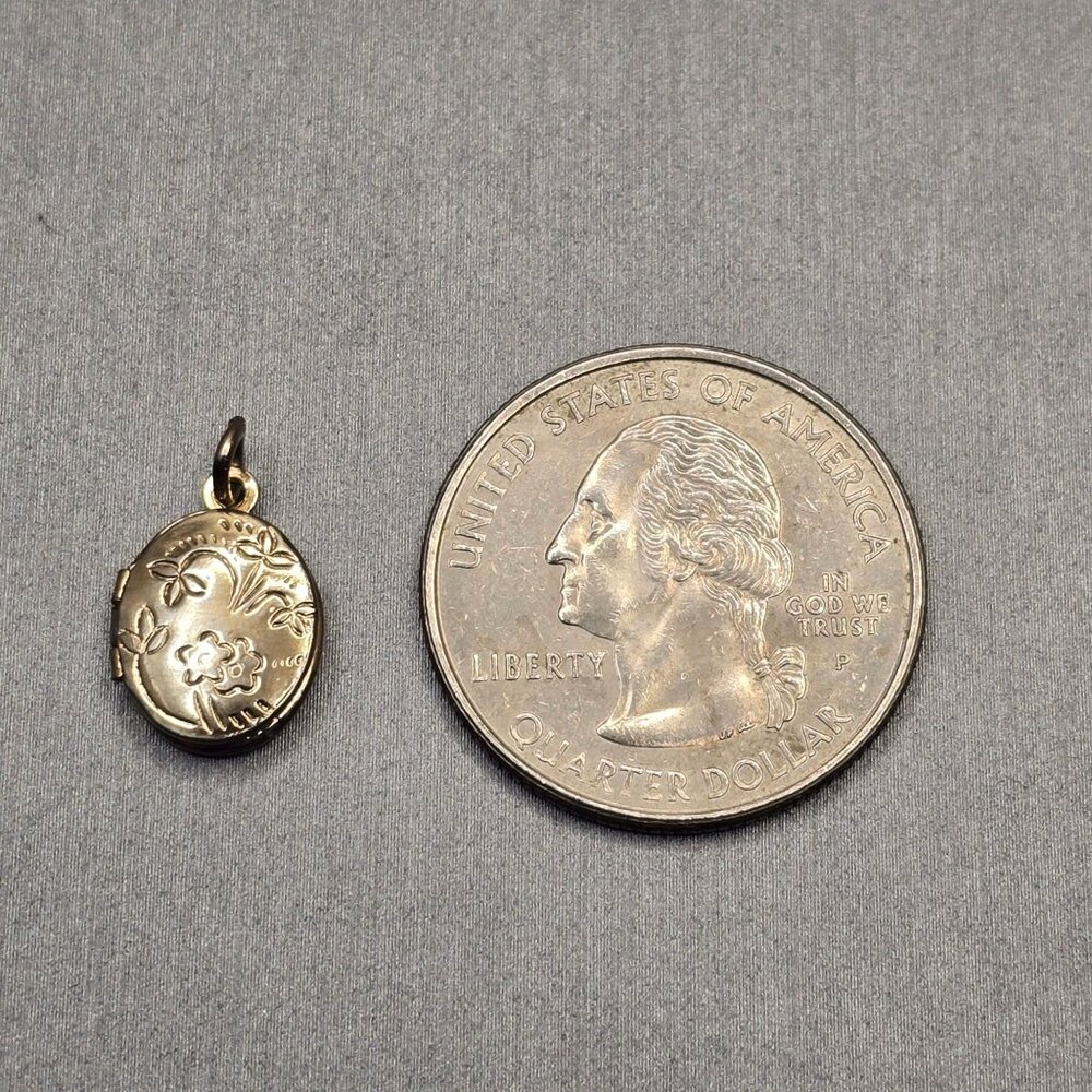 VTG Mini Gold Tone Floral Etched Locket Pendant 5/8" Oval Victorian Revival - Picture 5 of 5